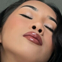 Zella Meztelen