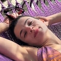 Zoe Steiner Meztelen